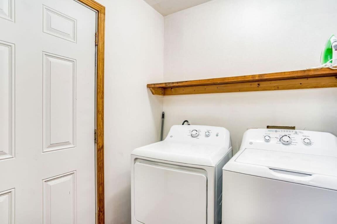 Brilliant In Bellview-Back Unit-- Mins To Nas Pensacola, Beach, Shopping Exterior photo