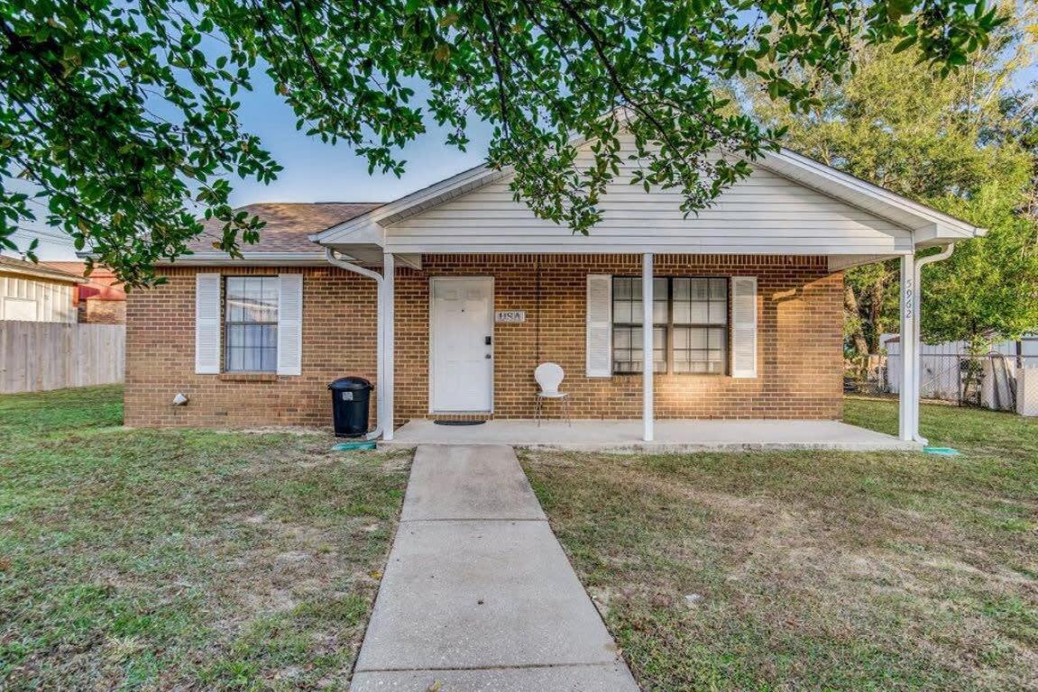 Brilliant In Bellview-Back Unit-- Mins To Nas Pensacola, Beach, Shopping Exterior photo